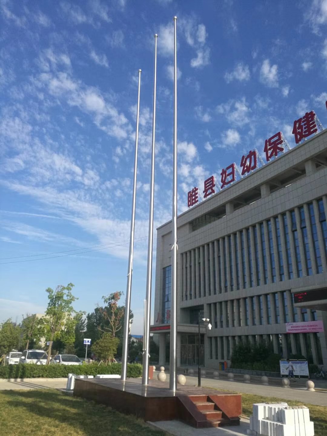 同创旗杆医院三杆旗杆旗台实拍