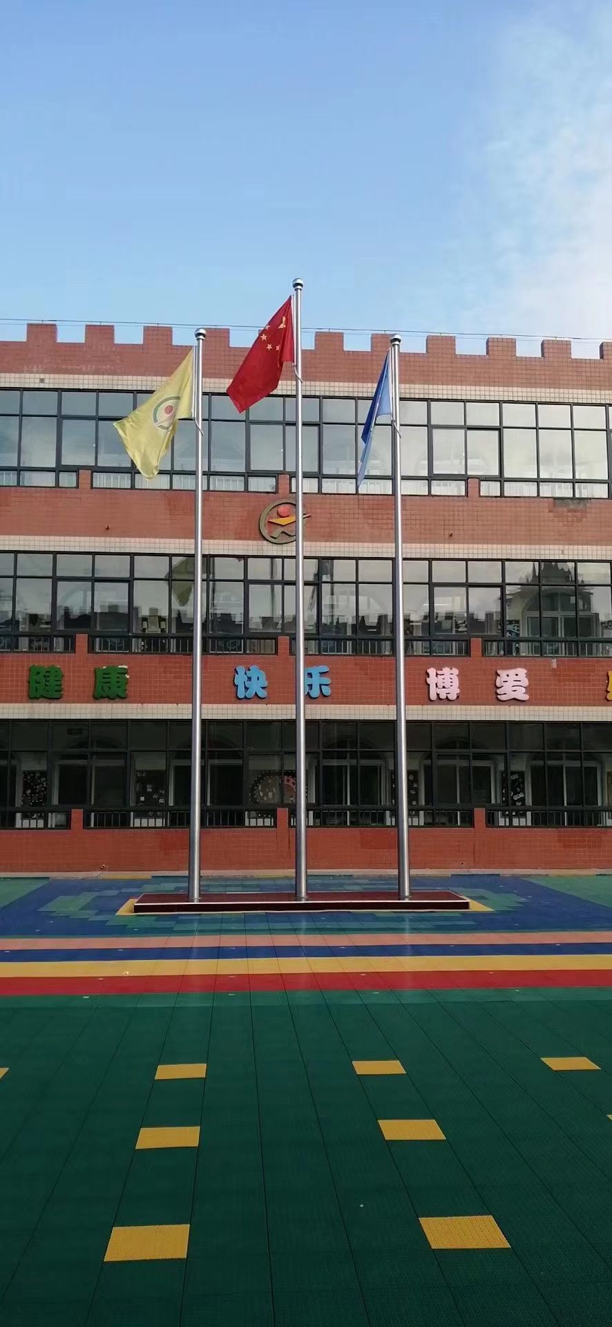 同创旗杆学校教学楼前旗杆安装实拍