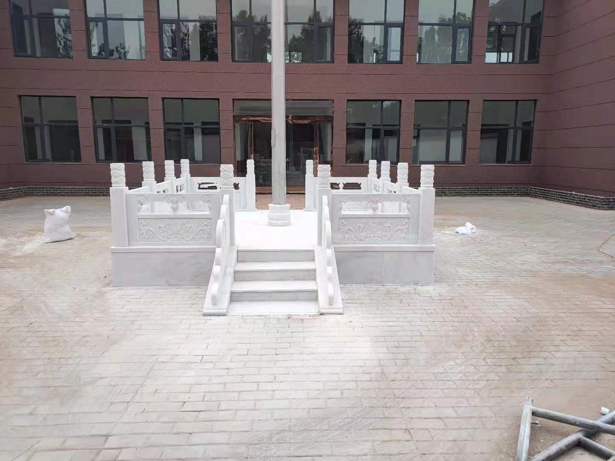 同创旗杆学校汉白玉旗台安装实拍